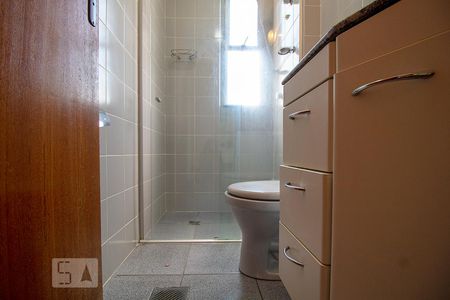 Banheiro de apartamento para alugar com 2 quartos, 55m² em Caiçaras, Belo Horizonte