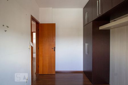 Quarto de apartamento para alugar com 2 quartos, 55m² em Caiçaras, Belo Horizonte
