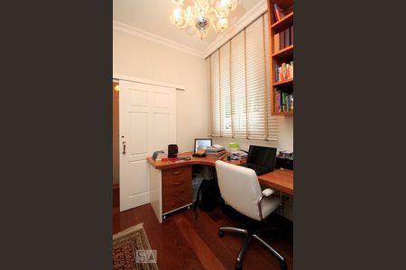 Casa à venda com 260m², 3 quartos e 3 vagasEscritório