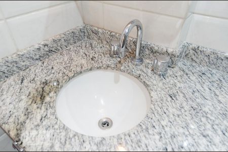 Apartamento à venda com 92m², 2 quartos e 2 vagas Apartamento à venda com 92m², 2 quartos e 2 vagasBanheiro da Suíte