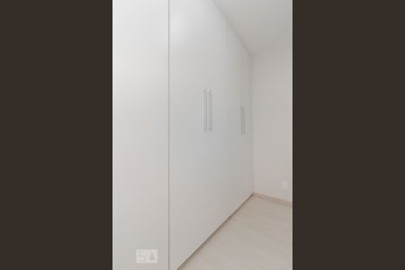 Apartamento à venda com 167m², 2 quartos e 2 vagas Apartamento à venda com 167m², 2 quartos e 2 vagasCloset