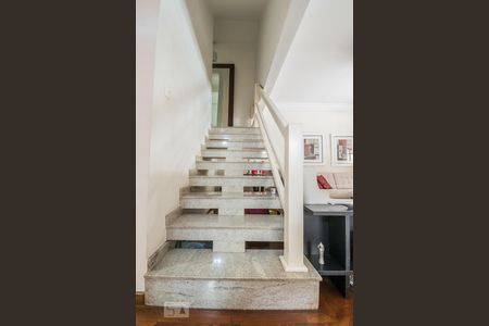 Apartamento para alugar com 350m², 5 quartos e 3 vagasEscada