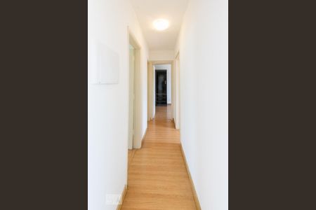 Corredor de apartamento para alugar com 2 quartos, 75m² em Vila Nova Conceição, São Paulo