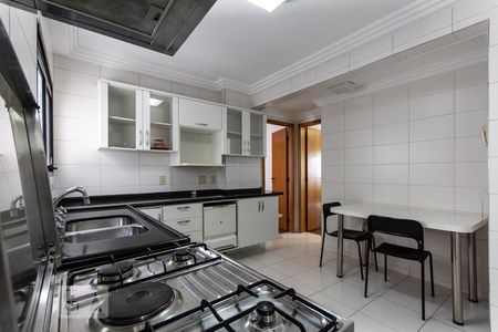 Apartamento à venda com 152m², 3 quartos e 3 vagas Apartamento à venda com 152m², 3 quartos e 3 vagasCozinha