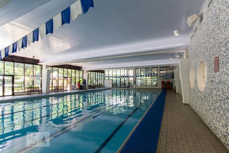 Apartamento à venda com 152m², 3 quartos e 3 vagas Apartamento à venda com 152m², 3 quartos e 3 vagasClube do Condomínio (piscina)