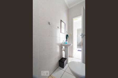 Casa à venda com 136m², 3 quartos e 6 vagasBanheiro de serviço