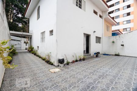 Casa à venda com 136m², 3 quartos e 6 vagasQuintal - Garagem