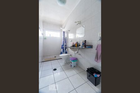 Casa à venda com 136m², 3 quartos e 6 vagasBanheiro social