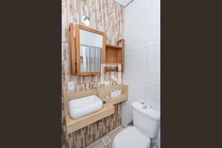 Casa à venda com 100m², 3 quartos e 2 vagas Casa à venda com 100m², 3 quartos e 2 vagasBanheiro