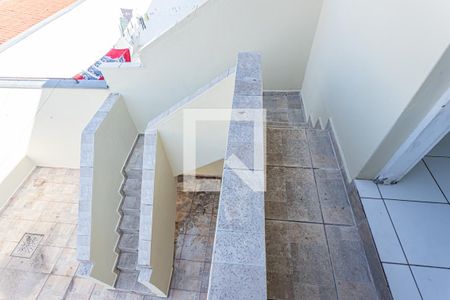 Casa à venda com 100m², 3 quartos e 2 vagas Casa à venda com 100m², 3 quartos e 2 vagasEscada externa