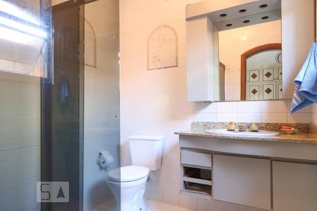 Casa à venda com 380m², 3 quartos e 5 vagasBanheiro da suíte 2