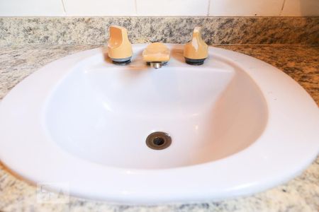 Casa à venda com 380m², 3 quartos e 5 vagasBanheiro da suíte 2