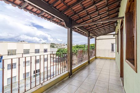 Casa à venda com 413m², 4 quartos e 4 vagas Casa à venda com 413m², 4 quartos e 4 vagasVaranda Andar 3