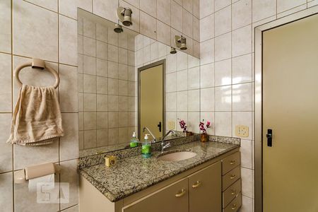 Casa à venda com 413m², 4 quartos e 4 vagas Casa à venda com 413m², 4 quartos e 4 vagasBanheiro Social