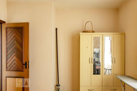 Casa à venda com 413m², 4 quartos e 4 vagas Casa à venda com 413m², 4 quartos e 4 vagasQuarto 4