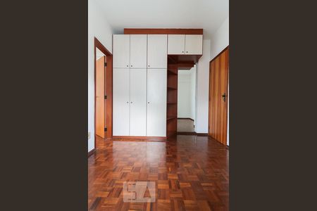 Apartamento à venda com 90m², 3 quartos e 2 vagas Apartamento à venda com 90m², 3 quartos e 2 vagasSuíte