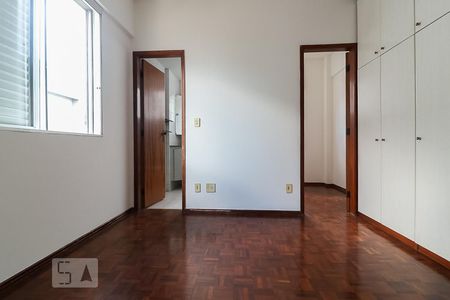Apartamento à venda com 90m², 3 quartos e 2 vagas Apartamento à venda com 90m², 3 quartos e 2 vagasSuíte