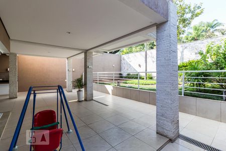Casa à venda com 275m², 3 quartos e 6 vagasQuintal fundos