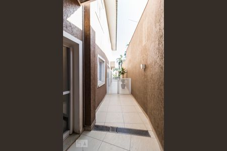 Casa à venda com 275m², 3 quartos e 6 vagasQuintal lateral