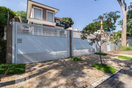 Casa à venda com 275m², 3 quartos e 6 vagasFachada