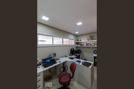 Casa à venda com 275m², 3 quartos e 6 vagasEscritório garagem