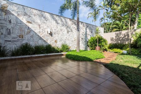 Casa à venda com 275m², 3 quartos e 6 vagasJardim fundos