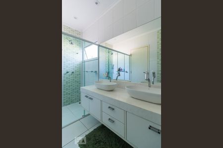 Casa à venda com 275m², 3 quartos e 6 vagasBanheiro suíte 3