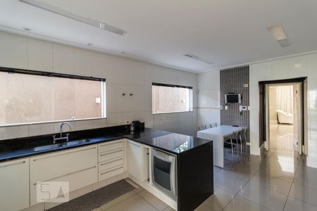 Casa à venda com 275m², 3 quartos e 6 vagasCozinha
