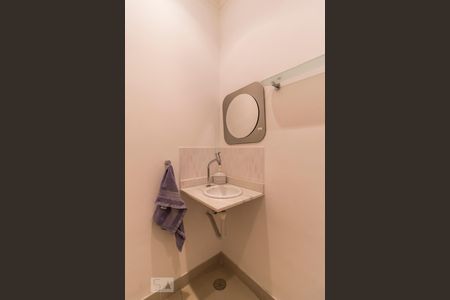 Casa à venda com 275m², 3 quartos e 6 vagasBanheiro de serviço