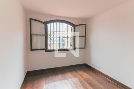 Casa à venda com 526m², 3 quartos e 3 vagas Casa à venda com 526m², 3 quartos e 3 vagasQuarto 2