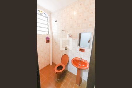 Casa à venda com 526m², 3 quartos e 3 vagas Casa à venda com 526m², 3 quartos e 3 vagasBanheiro Serviço