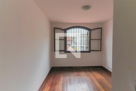 Casa à venda com 526m², 3 quartos e 3 vagas Casa à venda com 526m², 3 quartos e 3 vagasQuarto 2