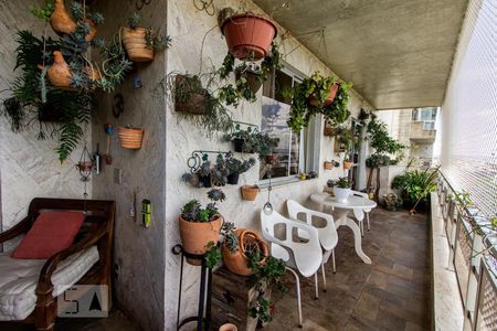 Apartamento para alugar com 245m², 4 quartos e 2 vagasVaranda