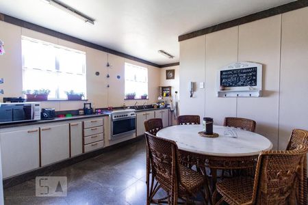 Apartamento para alugar com 245m², 4 quartos e 2 vagasCozinha