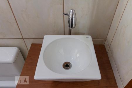 Apartamento para alugar com 60m², 2 quartos e 2 vagas Apartamento para alugar com 60m², 2 quartos e 2 vagasPia do Banheiro Social