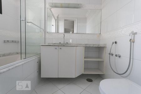 Apartamento à venda com 114m², 3 quartos e 2 vagasBanheiro da suíte
