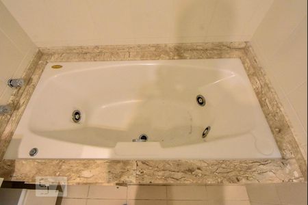 Apartamento à venda com 192m², 4 quartos e 3 vagasBanheiro Suíte 01