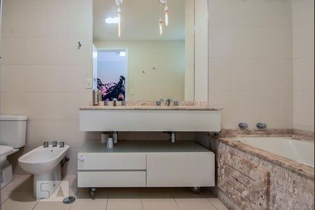 Apartamento à venda com 192m², 4 quartos e 3 vagasBanheiro Suíte 01