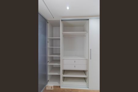 Apartamento à venda com 84m², 2 quartos e 2 vagas Apartamento à venda com 84m², 2 quartos e 2 vagasQuarto - Armário