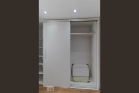 Apartamento à venda com 84m², 2 quartos e 2 vagas Apartamento à venda com 84m², 2 quartos e 2 vagasQuarto - Armário