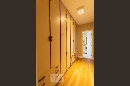 Apartamento à venda com 177m², 3 quartos e 3 vagas Apartamento à venda com 177m², 3 quartos e 3 vagasSuíte