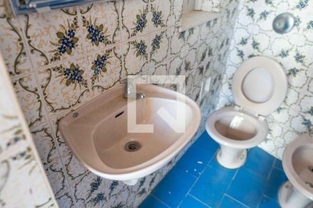 Casa à venda com 300m², 5 quartos e 2 vagas Casa à venda com 300m², 5 quartos e 2 vagasBanheiro de Serviço