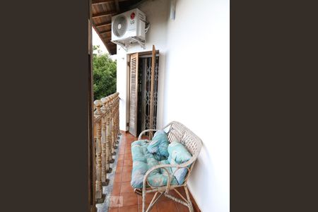 Casa à venda com 323m², 6 quartos e 3 vagas Casa à venda com 323m², 6 quartos e 3 vagasVaranda