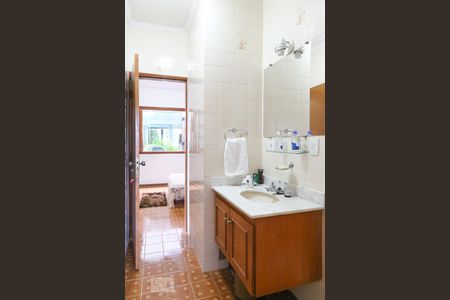 Casa à venda com 323m², 6 quartos e 3 vagas Casa à venda com 323m², 6 quartos e 3 vagasBanheiro 2