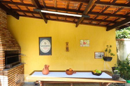 Casa à venda com 323m², 6 quartos e 3 vagas Casa à venda com 323m², 6 quartos e 3 vagasChurrasqueira