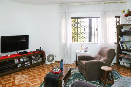 Casa à venda com 323m², 6 quartos e 3 vagas Casa à venda com 323m², 6 quartos e 3 vagasSala de estar