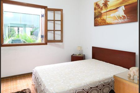 Casa à venda com 323m², 6 quartos e 3 vagas Casa à venda com 323m², 6 quartos e 3 vagasQuarto 2