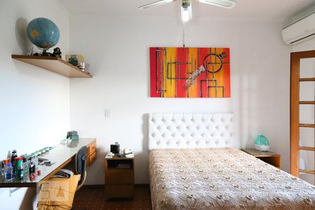 Casa à venda com 323m², 6 quartos e 3 vagas Casa à venda com 323m², 6 quartos e 3 vagasQuarto 3