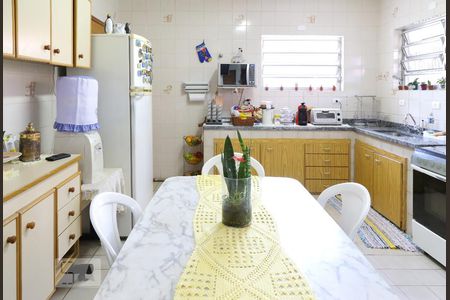 Casa à venda com 323m², 6 quartos e 3 vagas Casa à venda com 323m², 6 quartos e 3 vagasCozinha