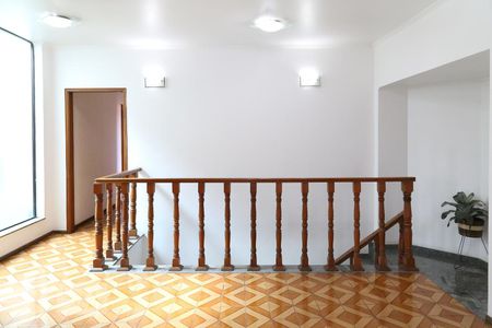 Casa à venda com 323m², 6 quartos e 3 vagas Casa à venda com 323m², 6 quartos e 3 vagasHall do piso superior